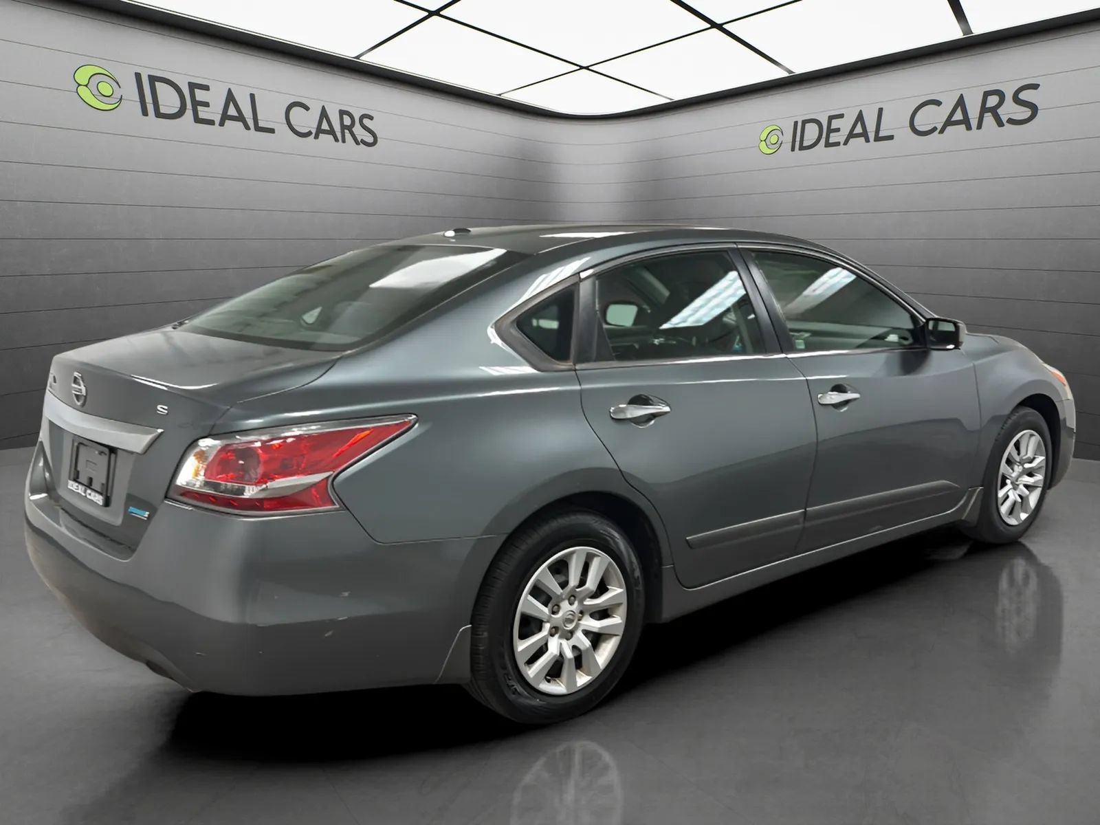 Used 2014 Nissan Altima 2.5 S w/ Display Audio Package FWD image 5