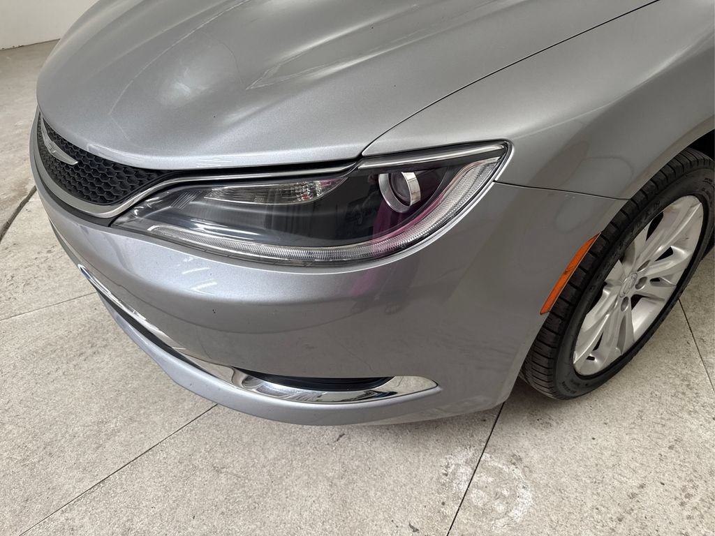Used 2017 Chrysler 200 Limited Platinum FWD image 11
