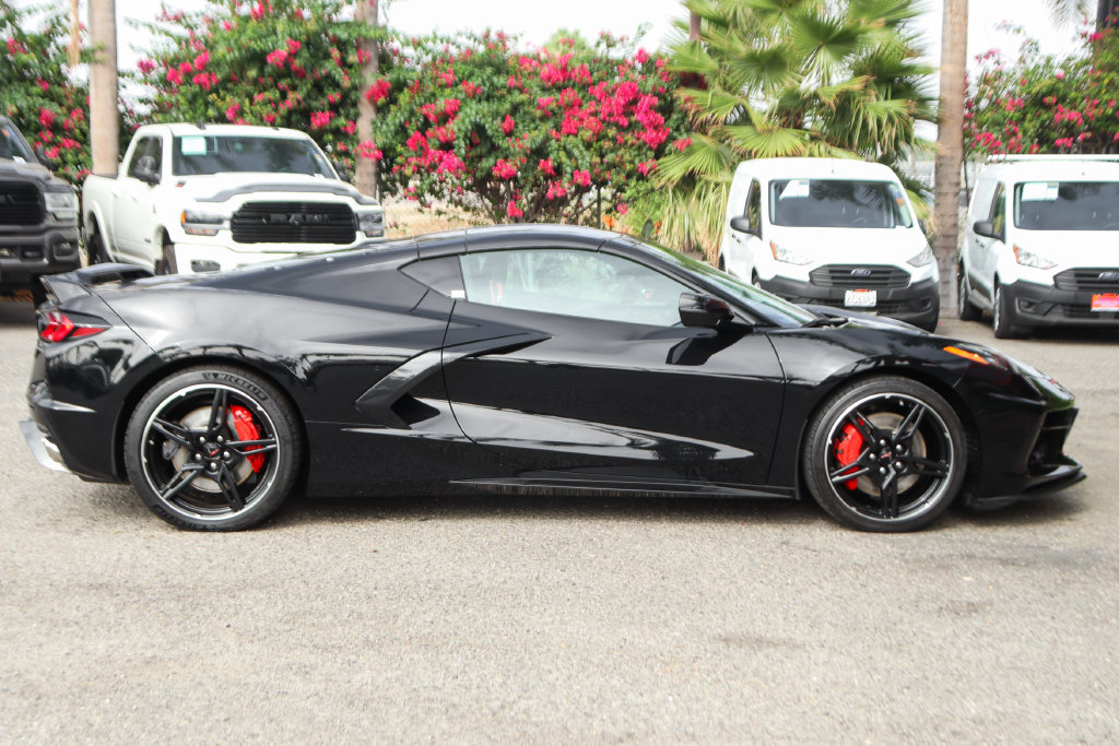 Used 2022 Chevrolet Corvette Stingray Premium Cpe w/ Z51 Performance Package RWD image 9