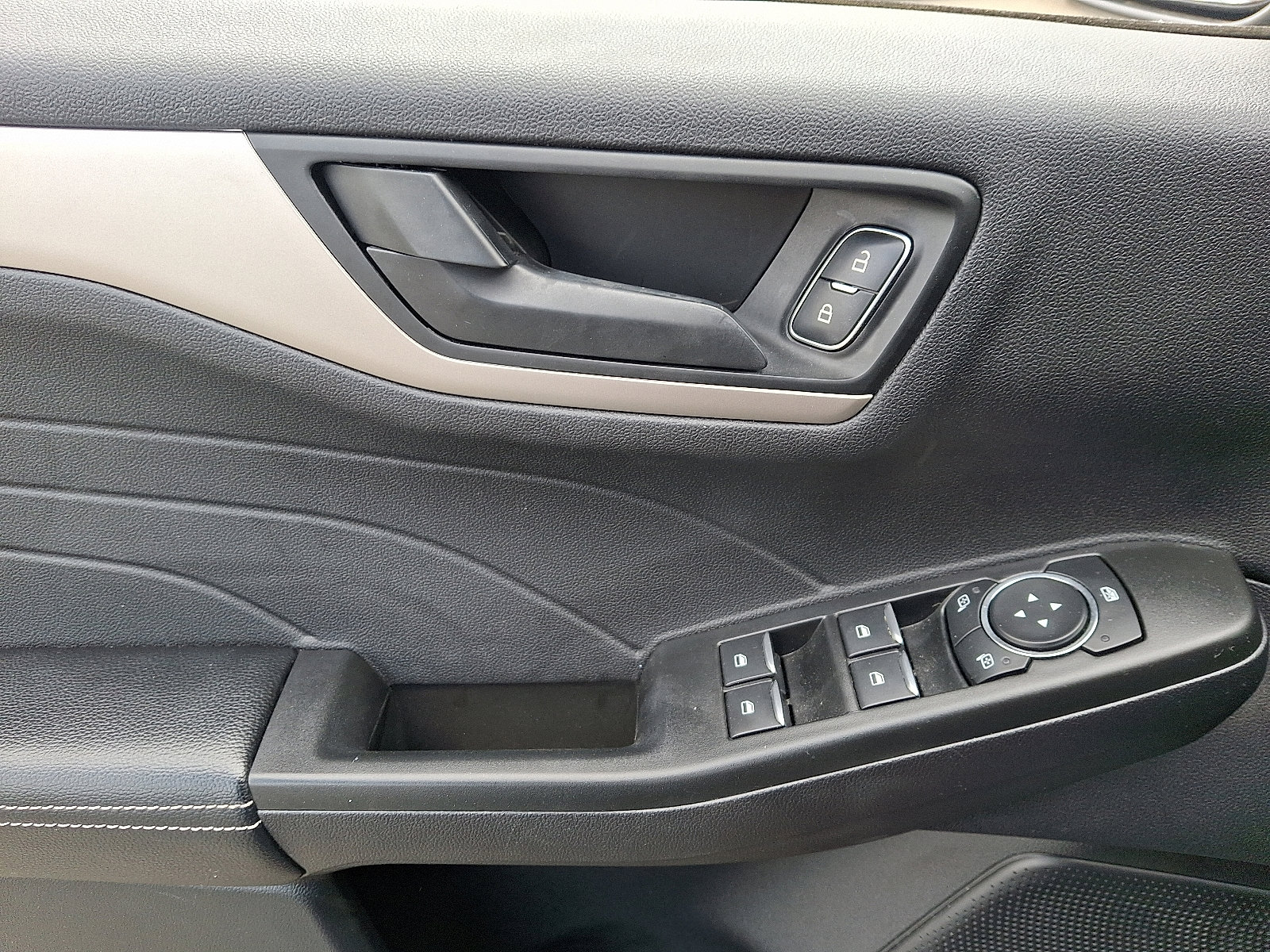 Used 2022 Ford Escape SE image 13