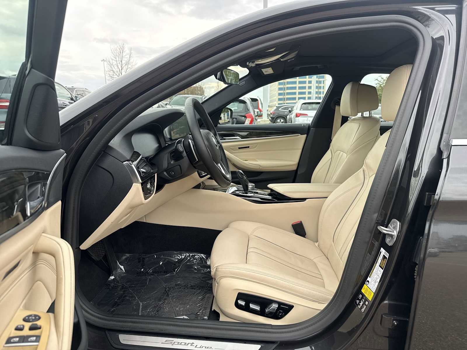 Used 2020 BMW 540i xDrive w/ Premium Package image 2