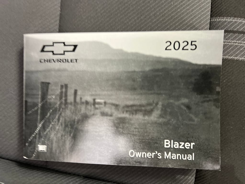 Used 2025 Chevrolet Blazer LT FWD image 33