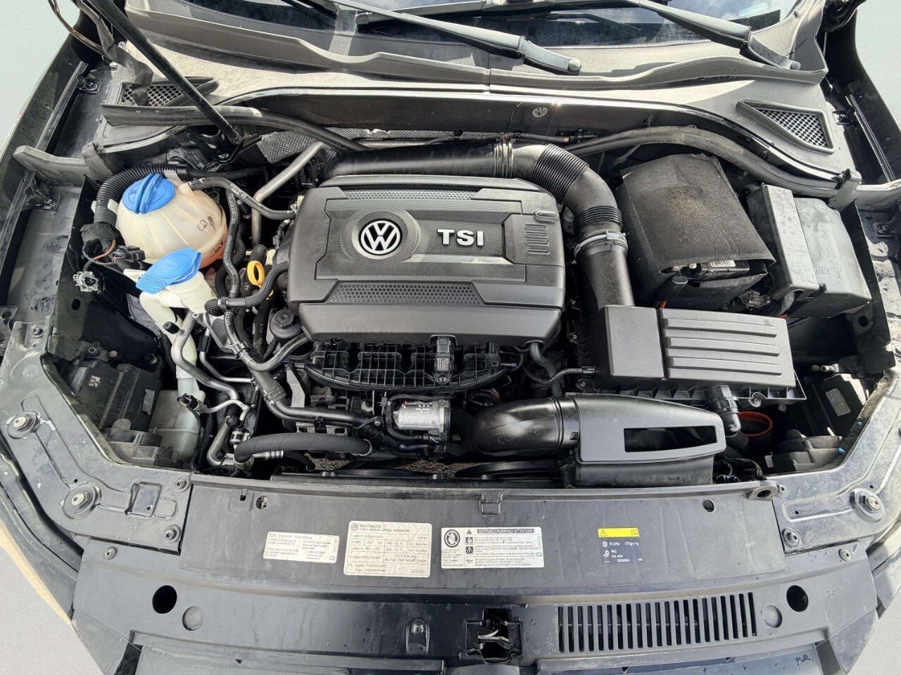 Used 2015 Volkswagen Passat 1.8T SE FWD image 12
