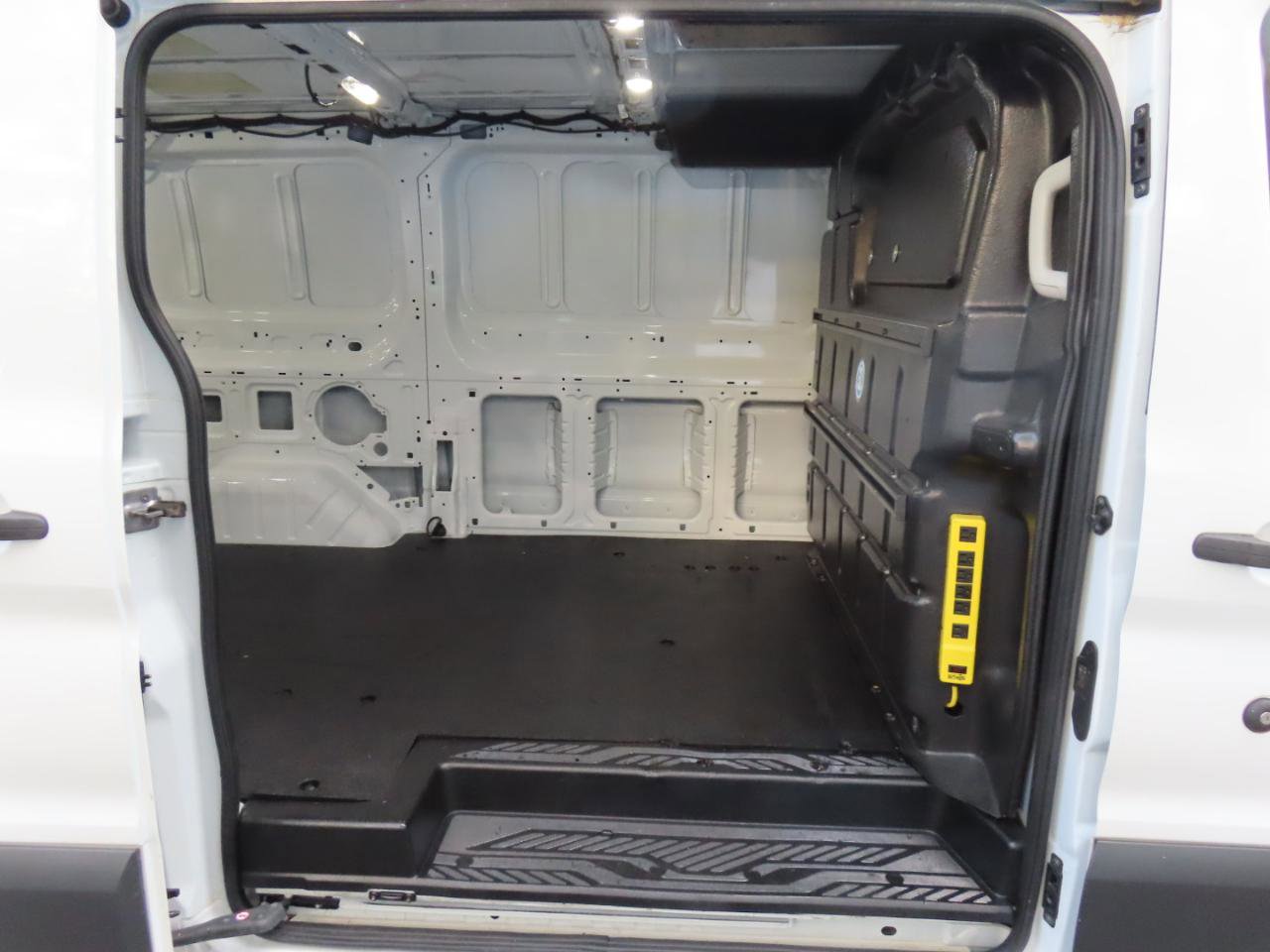 Used 2018 Ford Transit 250 130 Low Roof RWD image 13