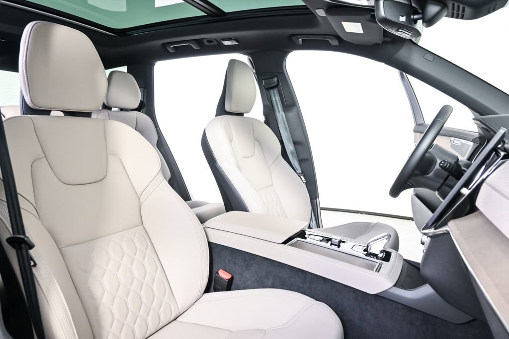 Certified 2026 Volvo XC90 B6 Plus w/ Protection Package Premier AWD/4WD image 25