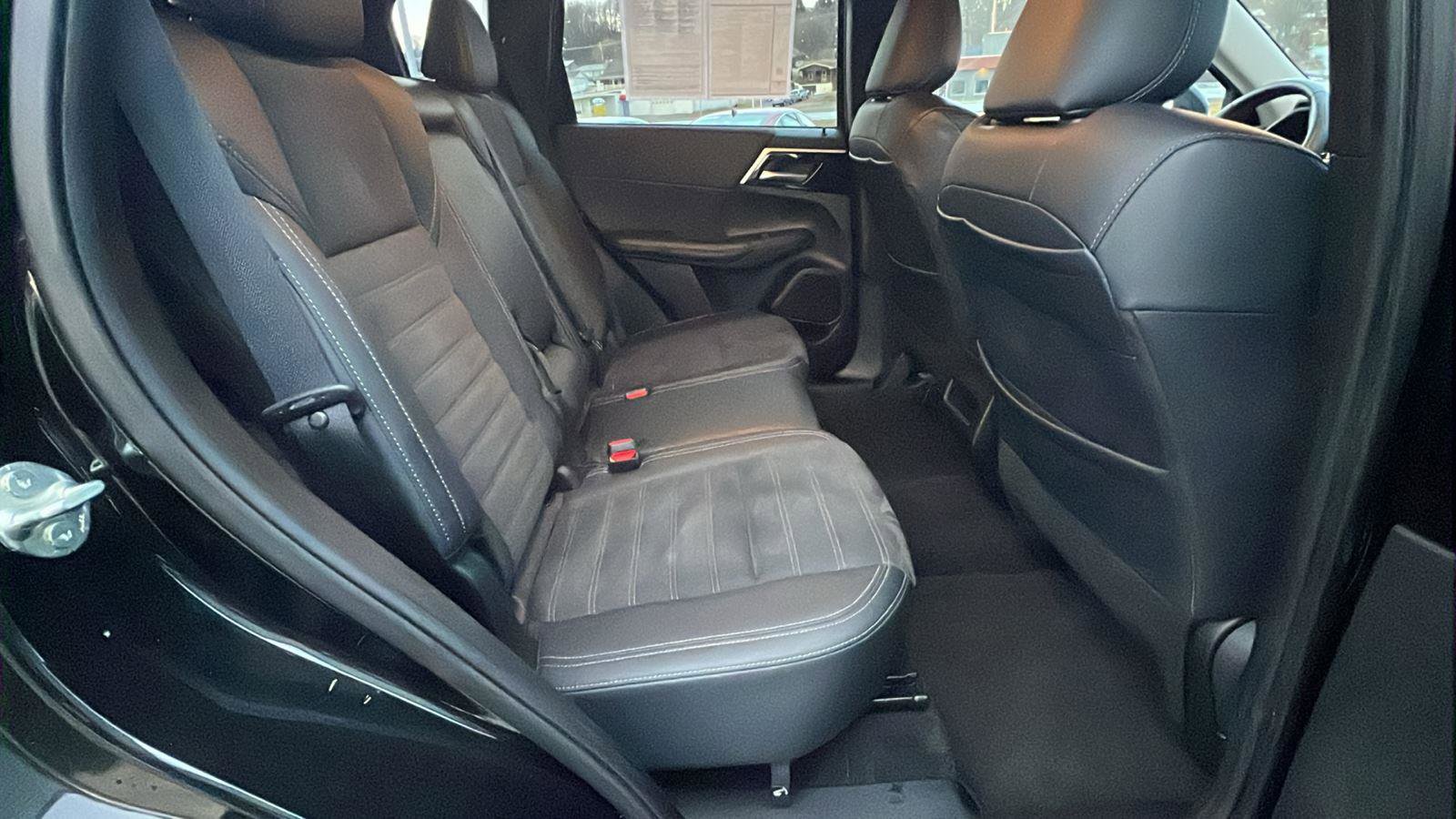 Used 2024 Mitsubishi Outlander SE image 15