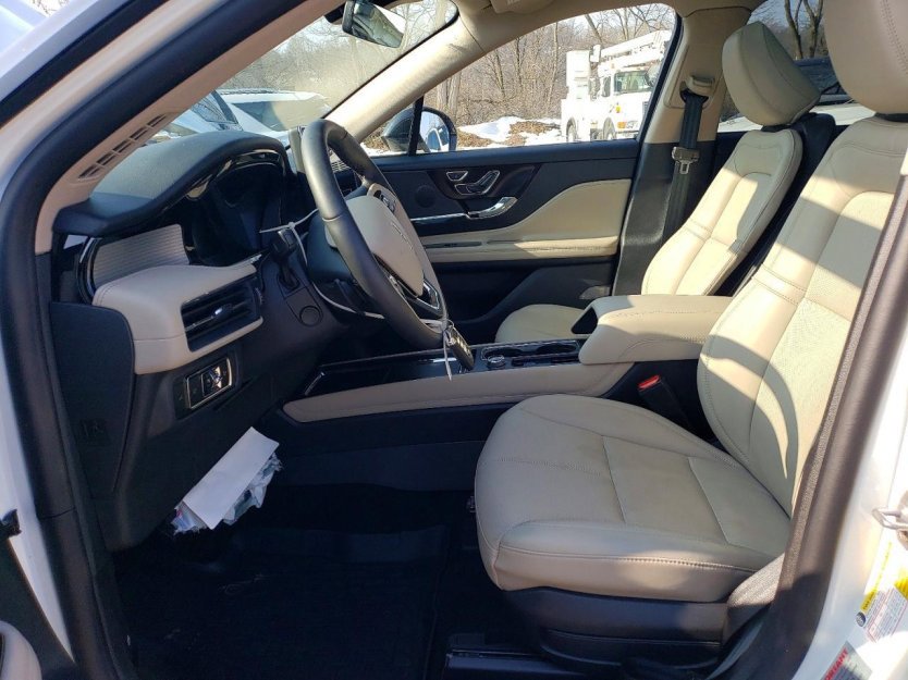 Used 2025 Lincoln Corsair AWD w/ Equipment Group 101A image 6