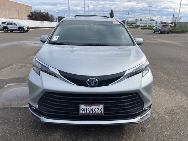 Used 2025 Toyota Sienna XLE video 2
