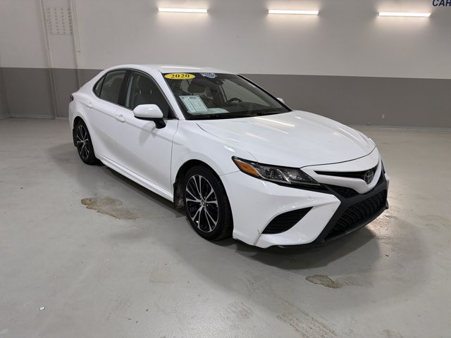 Used 2020 Toyota Camry SE w/ Carpet Mat Package FWD image 4