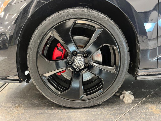 Used 2017 Volkswagen Golf S image 34