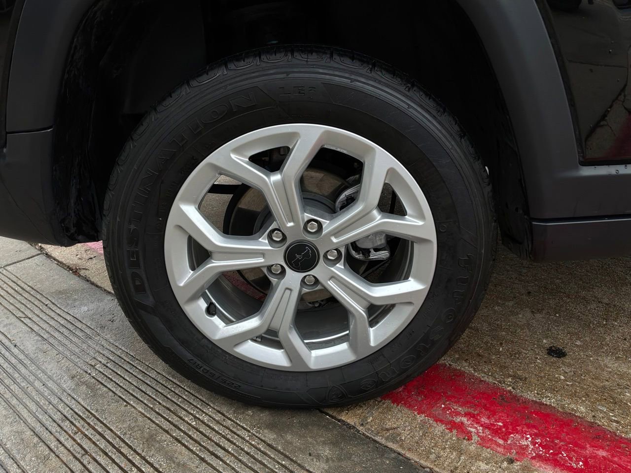 Used 2025 Jeep Compass Latitude AWD/4WD image 9
