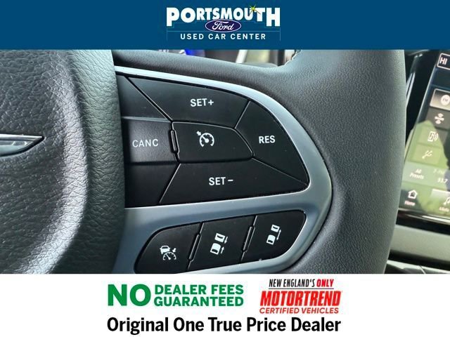 Used 2024 Chrysler Pacifica Touring-L image 23