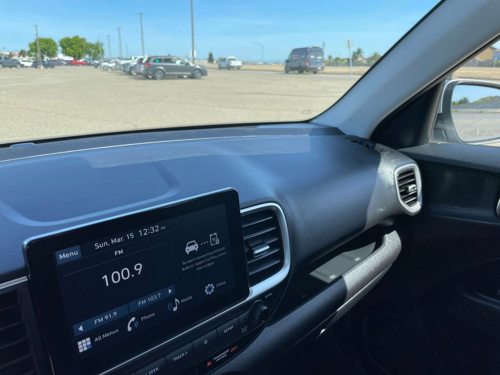 Used 2025 Hyundai Venue SEL image 36