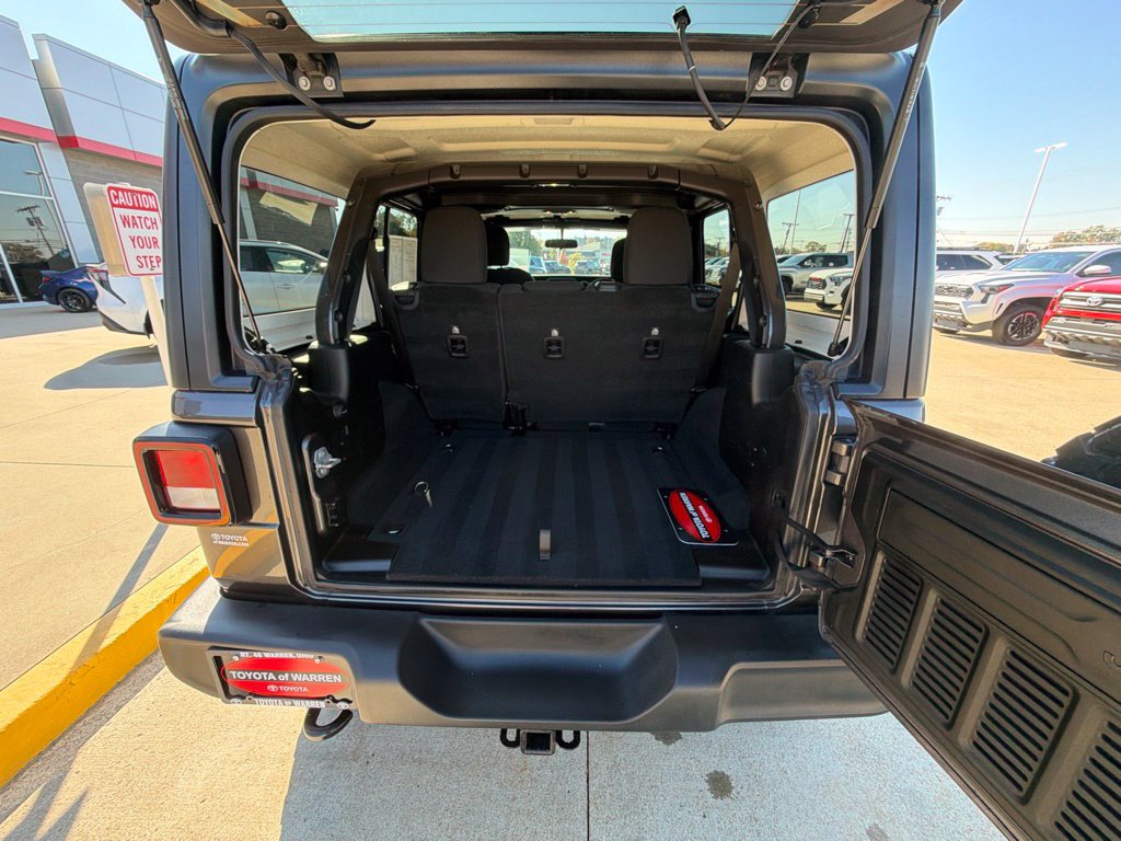 Used 2019 Jeep Wrangler Unlimited Sport S AWD/4WD image 25