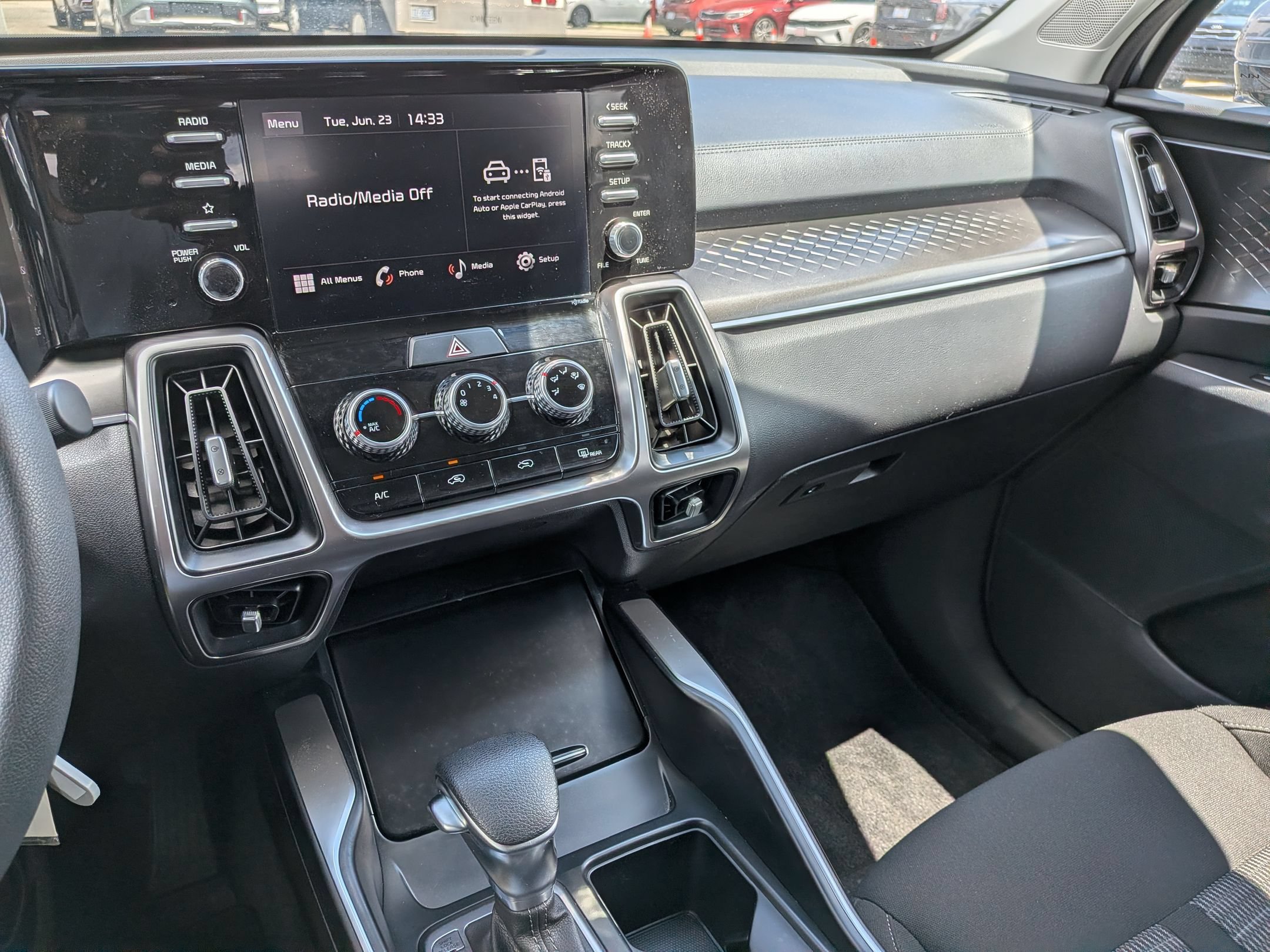Used 2023 Kia Sorento LX FWD image 23