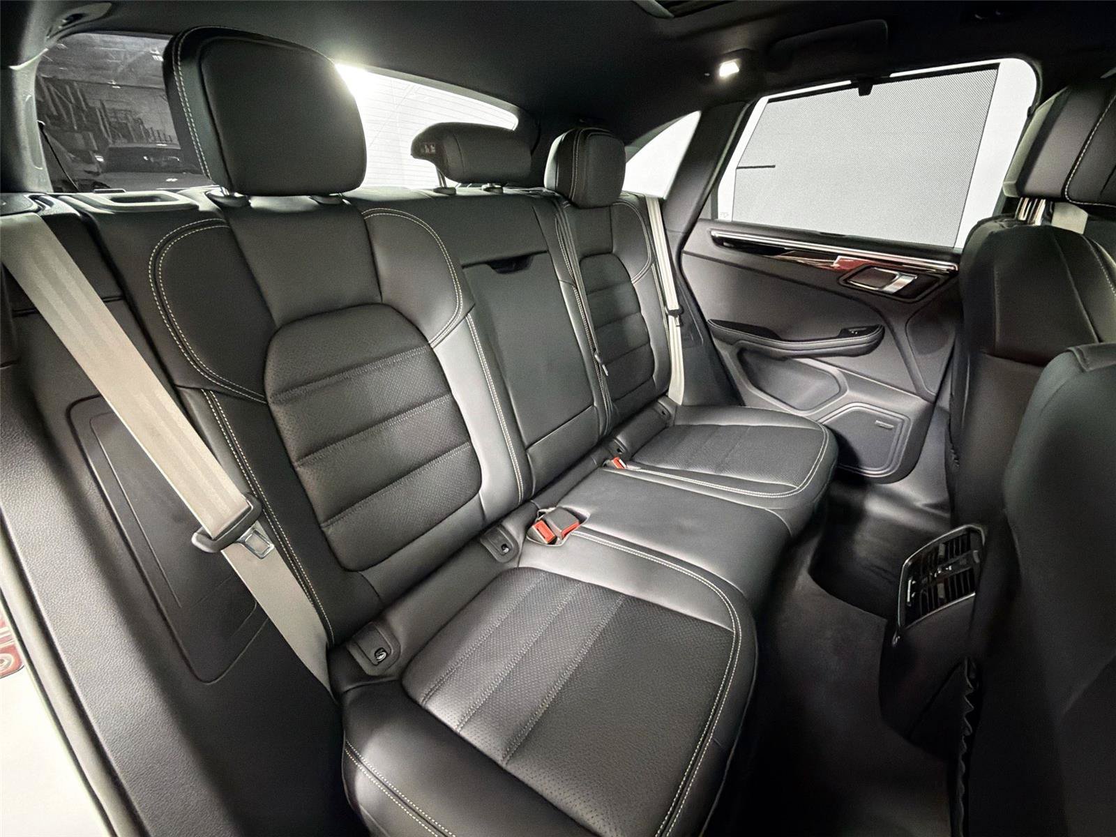 Certified 2025 Porsche Macan S AWD/4WD image 27