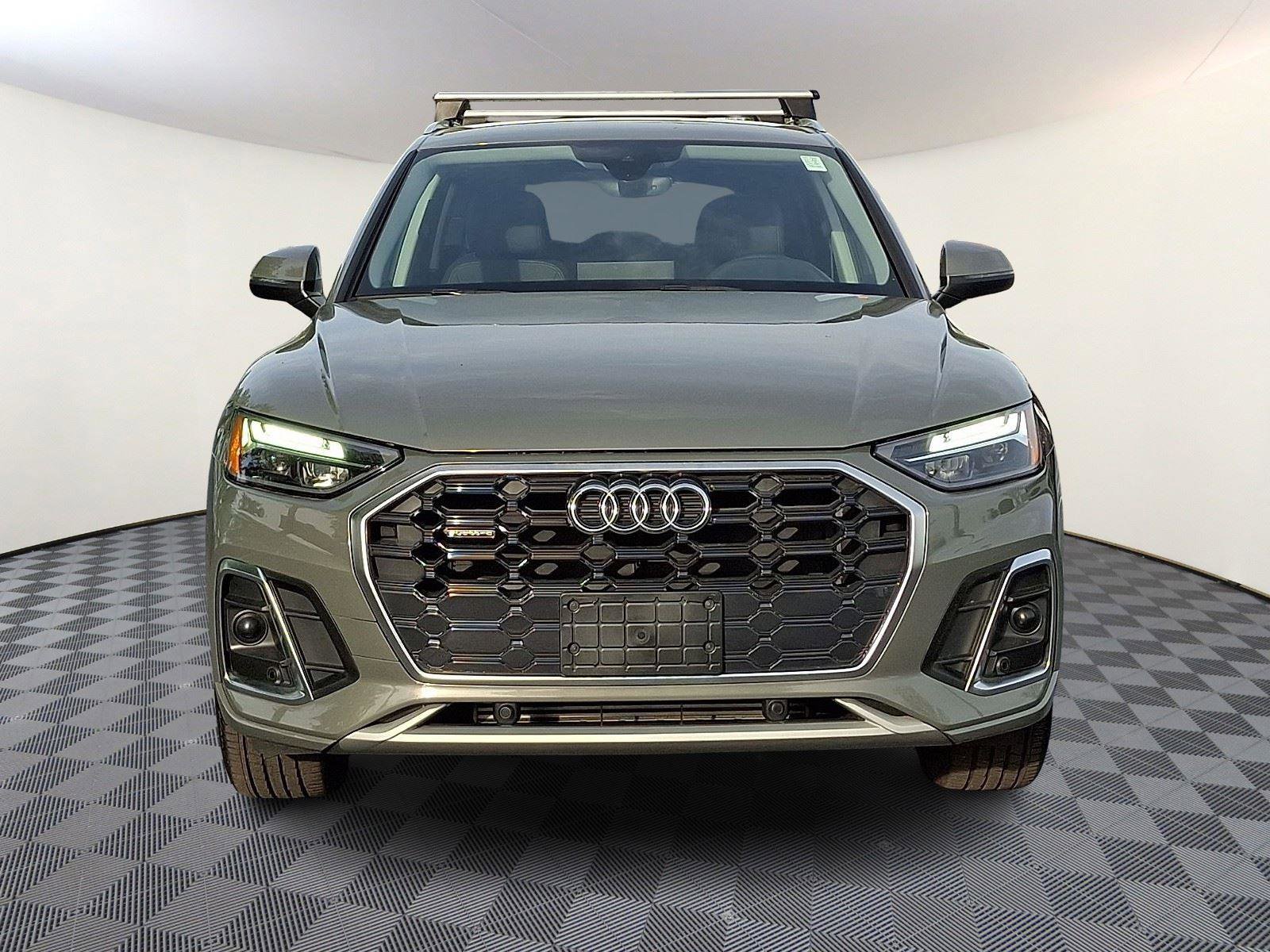 Used 2023 Audi Q5 2.0T Premium w/ Convenience Package image 2