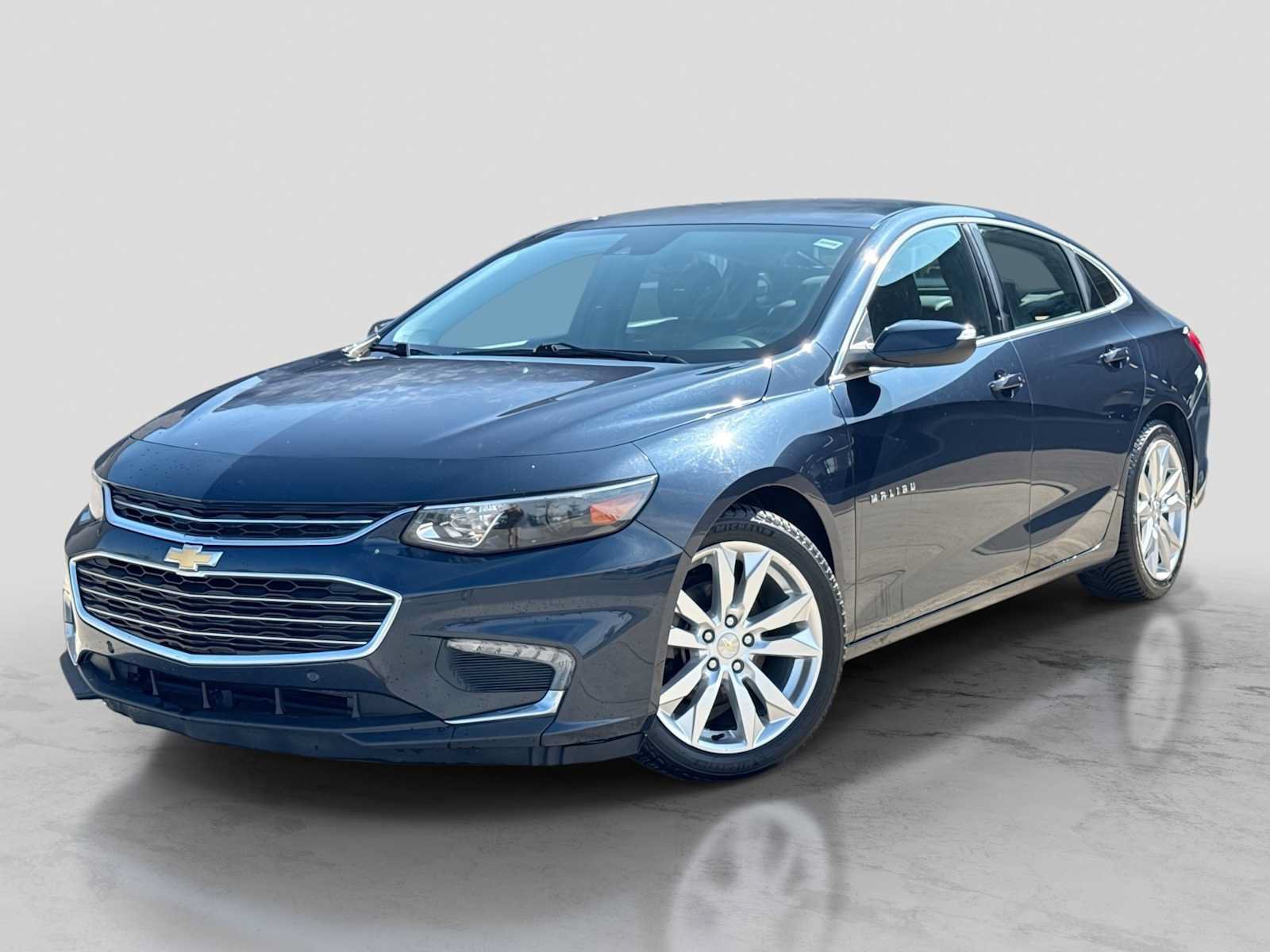 Used 2017 Chevrolet Malibu LT w/ Leather Package FWD video 1