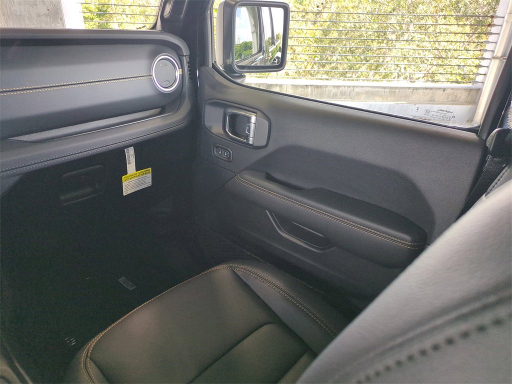 New 2025 Jeep Gladiator Sport image 17