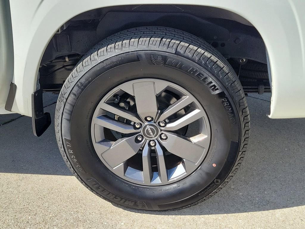 Certified 2025 Nissan Frontier SV RWD image 12