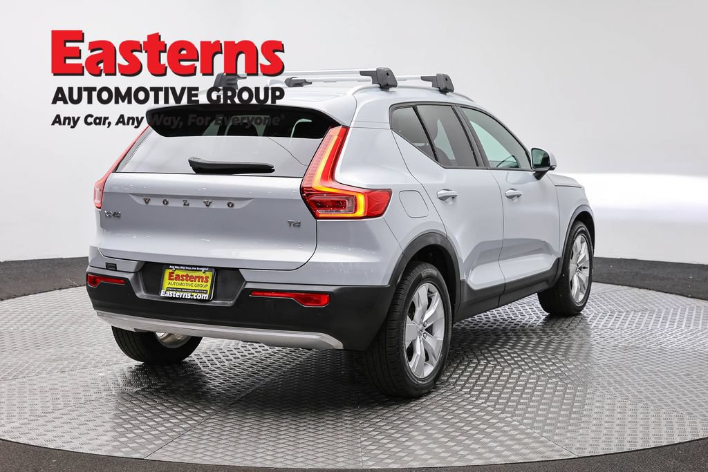 Used 2021 Volvo XC40 T4 Momentum FWD image 5