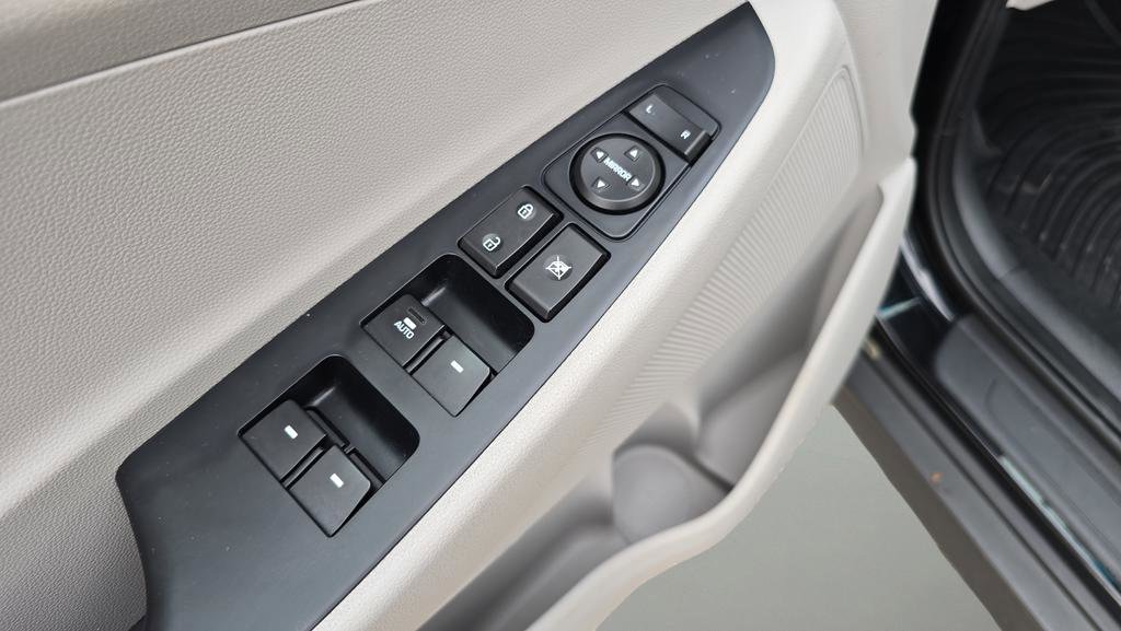 Used 2021 Hyundai Tucson Value FWD image 16