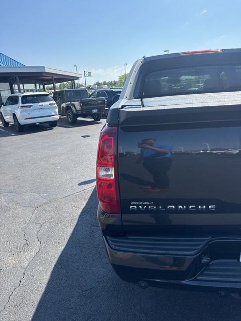 Used 2010 Chevrolet Avalanche LTZ AWD/4WD image 9