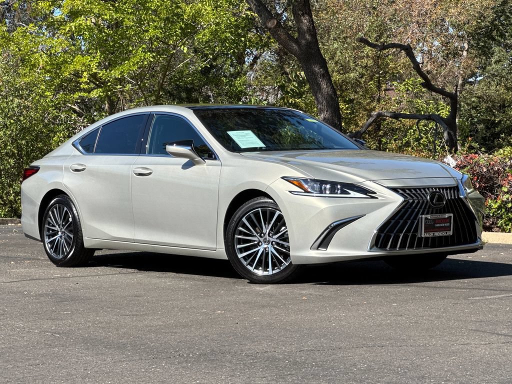Used 2025 Lexus ES 350 w/ Premium Package FWD image 2