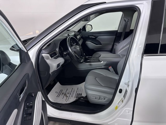 Used 2022 Toyota Highlander XLE image 24