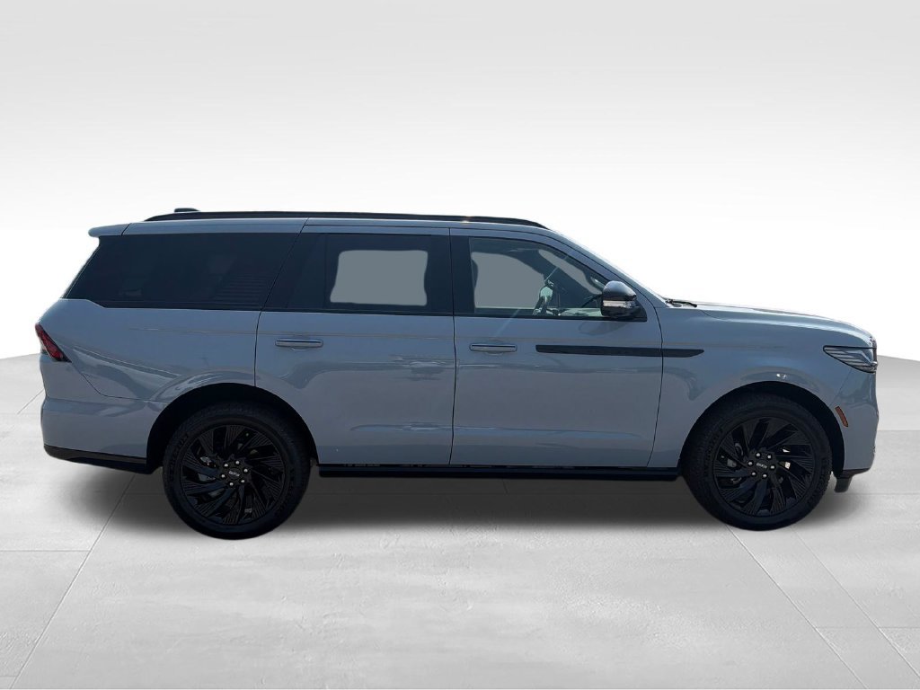 New 2027 Lincoln Navigator Reserve w/ Jet Appearance Package AWD/4WD image 6