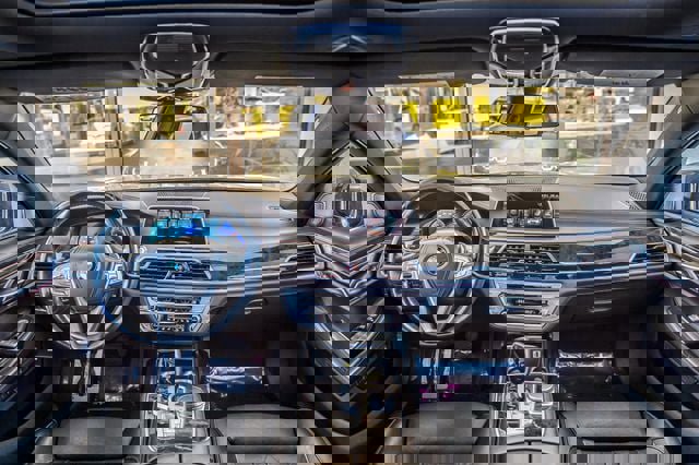 Used 2016 BMW 740i image 3