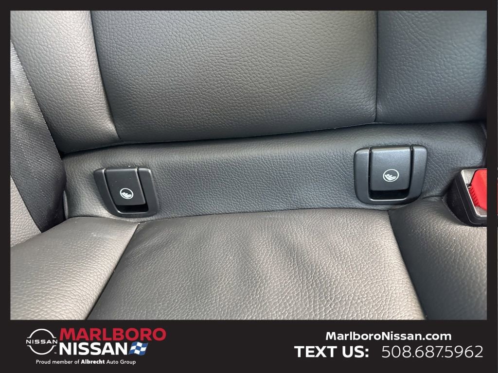 Used 2025 Volvo XC60 B5 Plus w/ Climate Package image 17