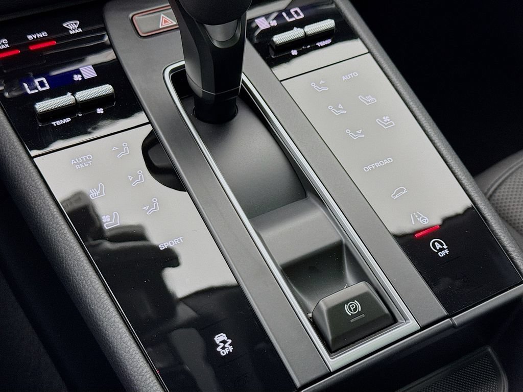 New 2026 Porsche Macan AWD/4WD image 22