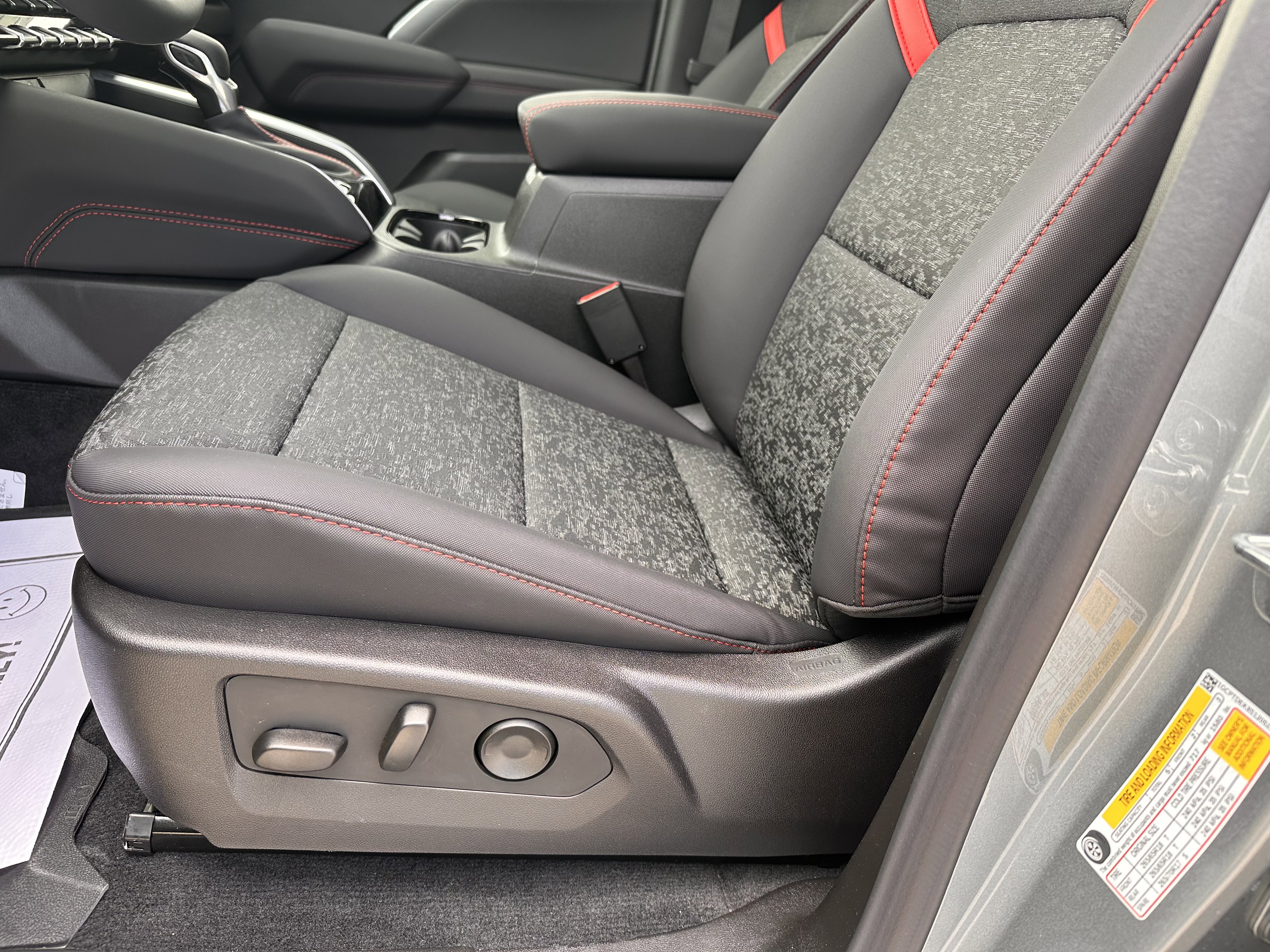 New 2025 Chevrolet Colorado Z71 image 16