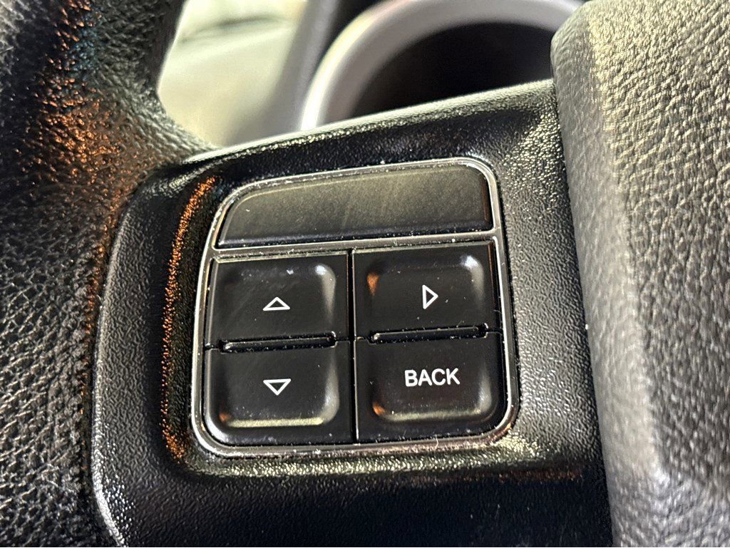 Used 2020 Dodge Journey SE w/ Blacktop Package FWD image 13