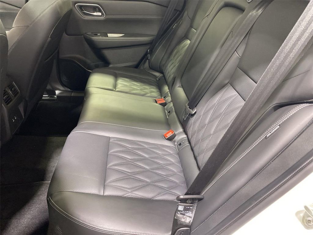 Used 2024 Nissan Rogue Platinum AWD/4WD image 26