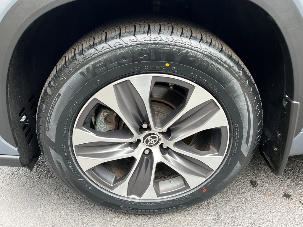 Used 2023 Toyota Highlander XLE image 26