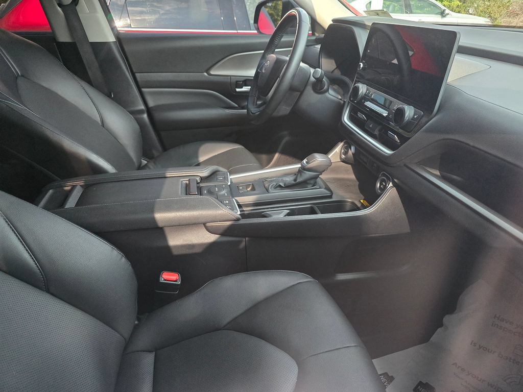 Used 2024 Toyota Grand Highlander AWD Hybrid image 12
