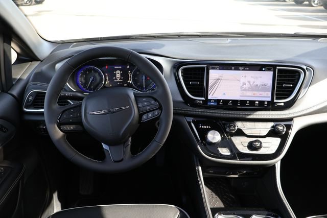 New 2026 Chrysler Pacifica Limited w/ Uconnect Theater Family Group FWD image 13