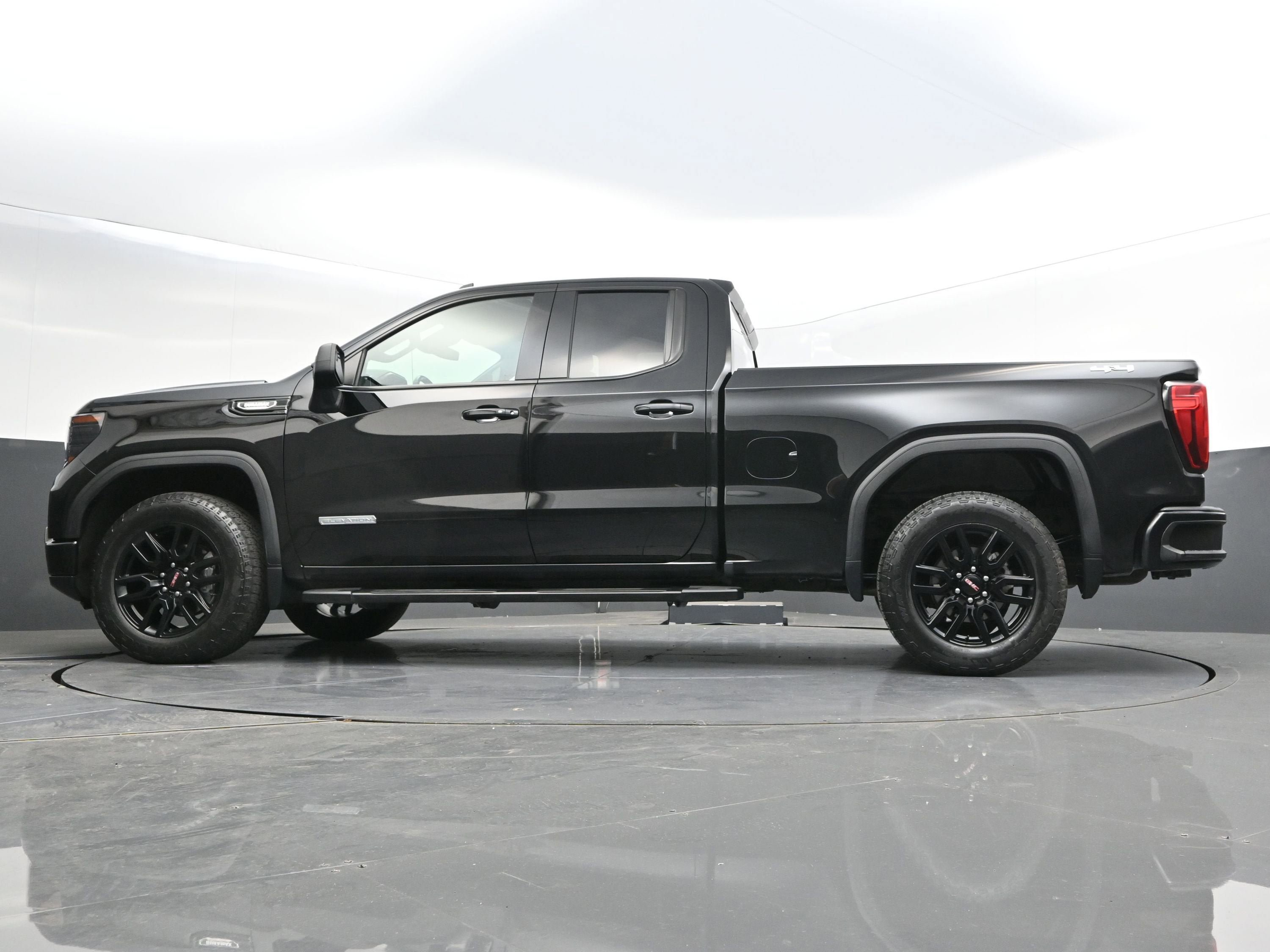 Certified 2023 GMC Sierra 1500 Elevation w/ LPO, Elevation Black Package AWD/4WD image 41