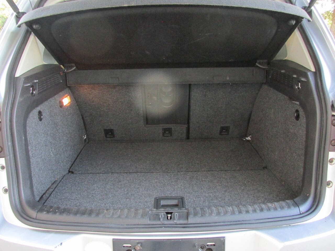 Used 2011 Volkswagen Tiguan S image 26