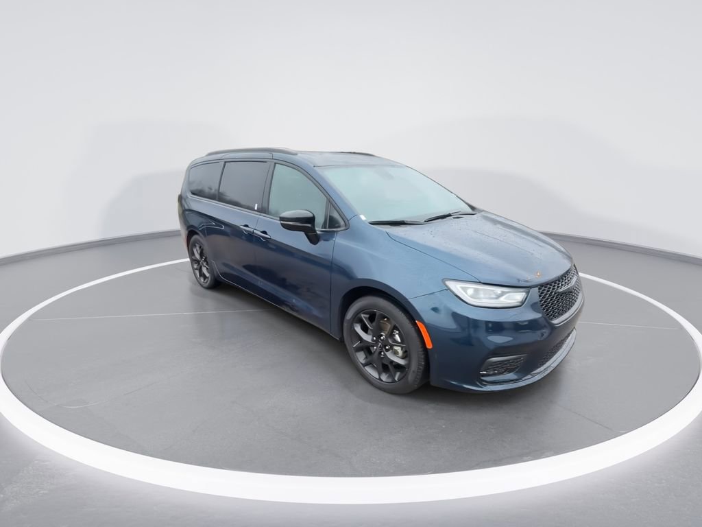 Used 2025 Chrysler Pacifica Limited FWD image 2