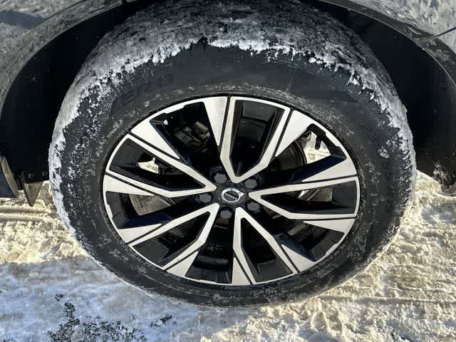 Used 2023 Volvo XC60 B5 Plus w/ Climate Package AWD/4WD image 5