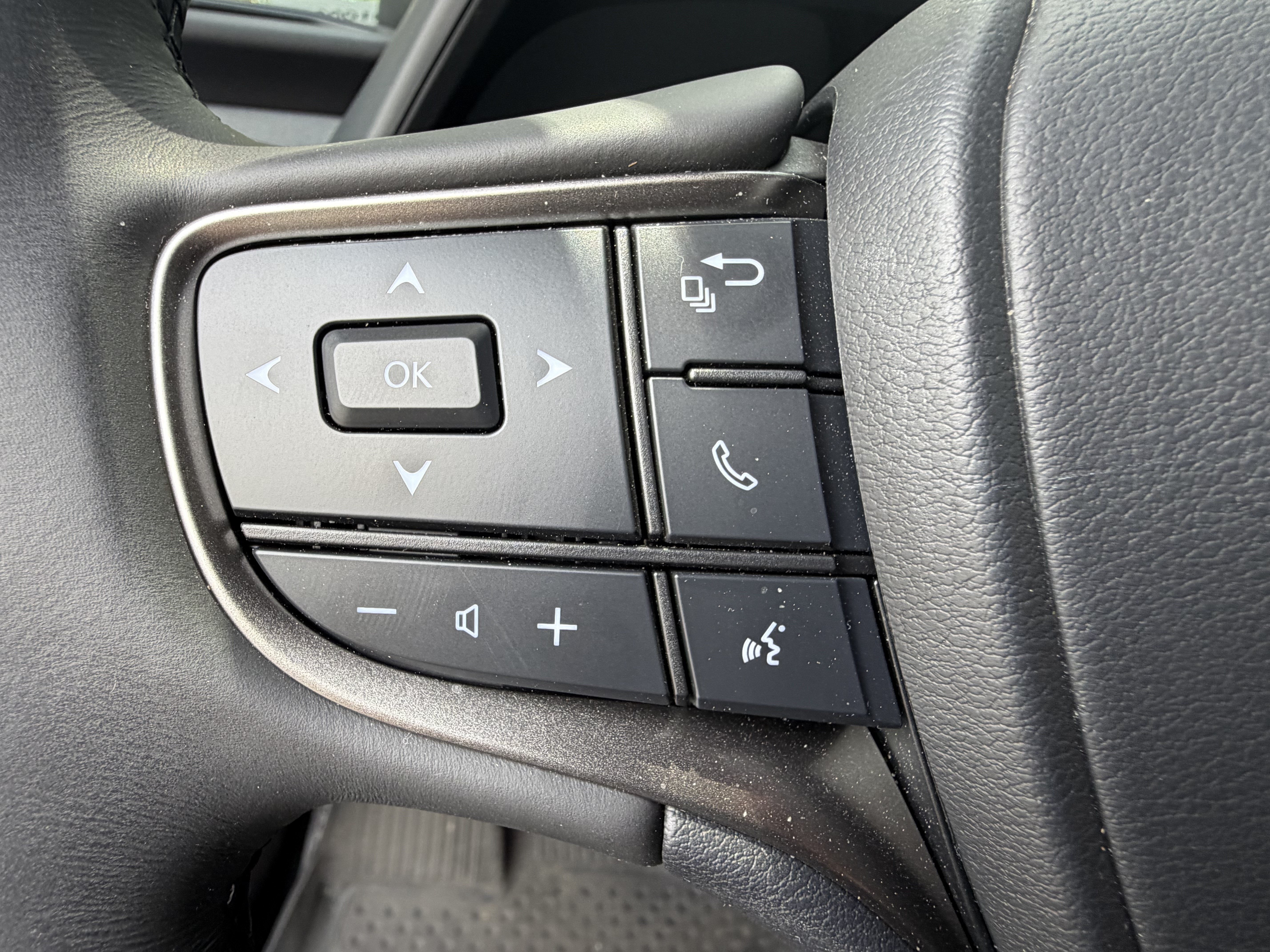 Used 2024 Lexus UX 250h F Sport FWD image 19