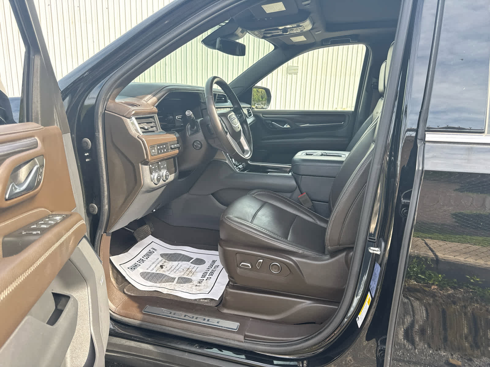 Used 2023 GMC Yukon Denali AWD/4WD image 13