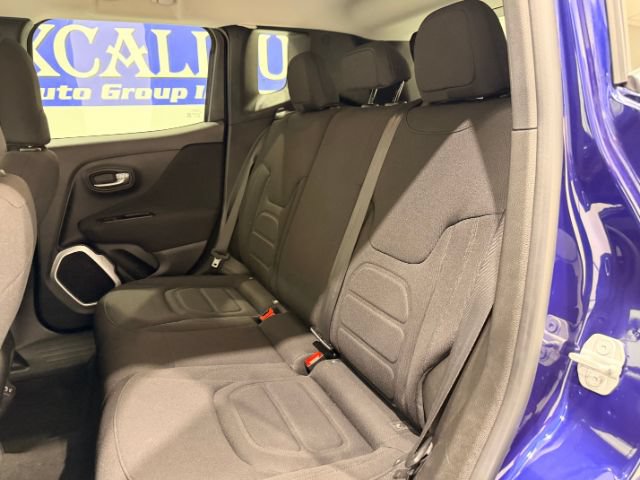 Used 2018 Jeep Renegade Latitude AWD/4WD image 19