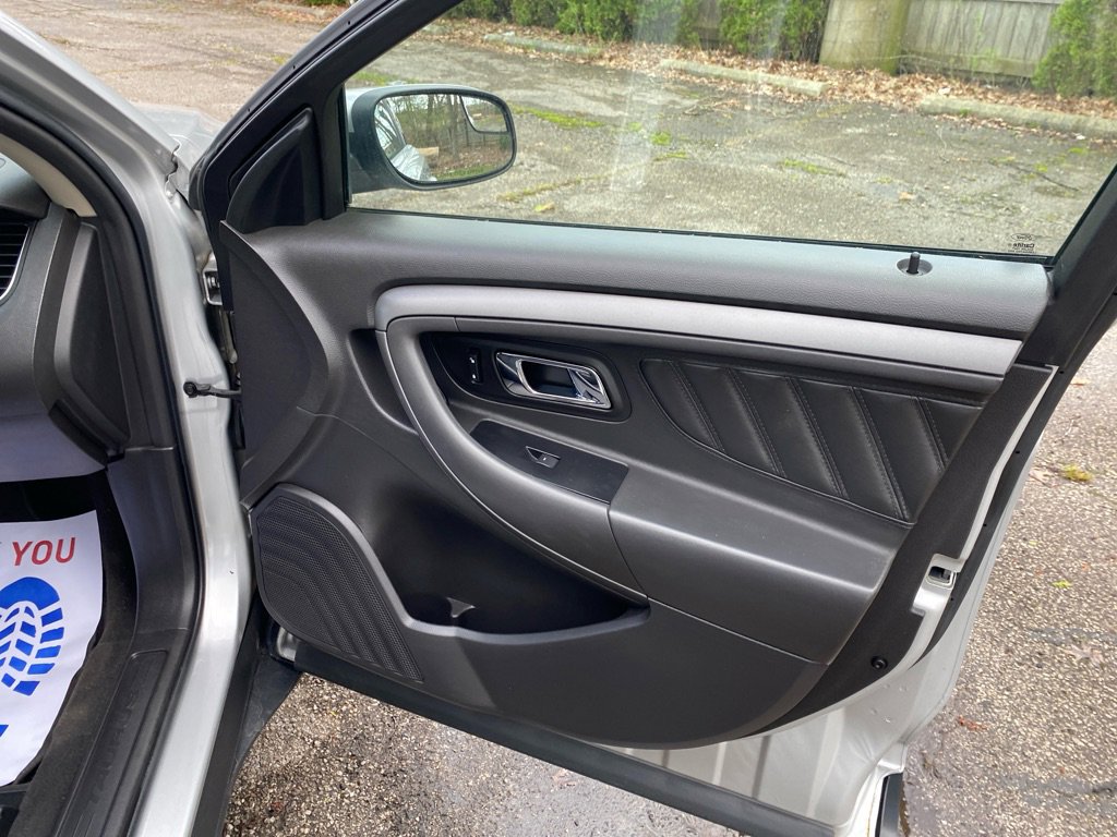 Used 2010 Ford Taurus SEL image 21