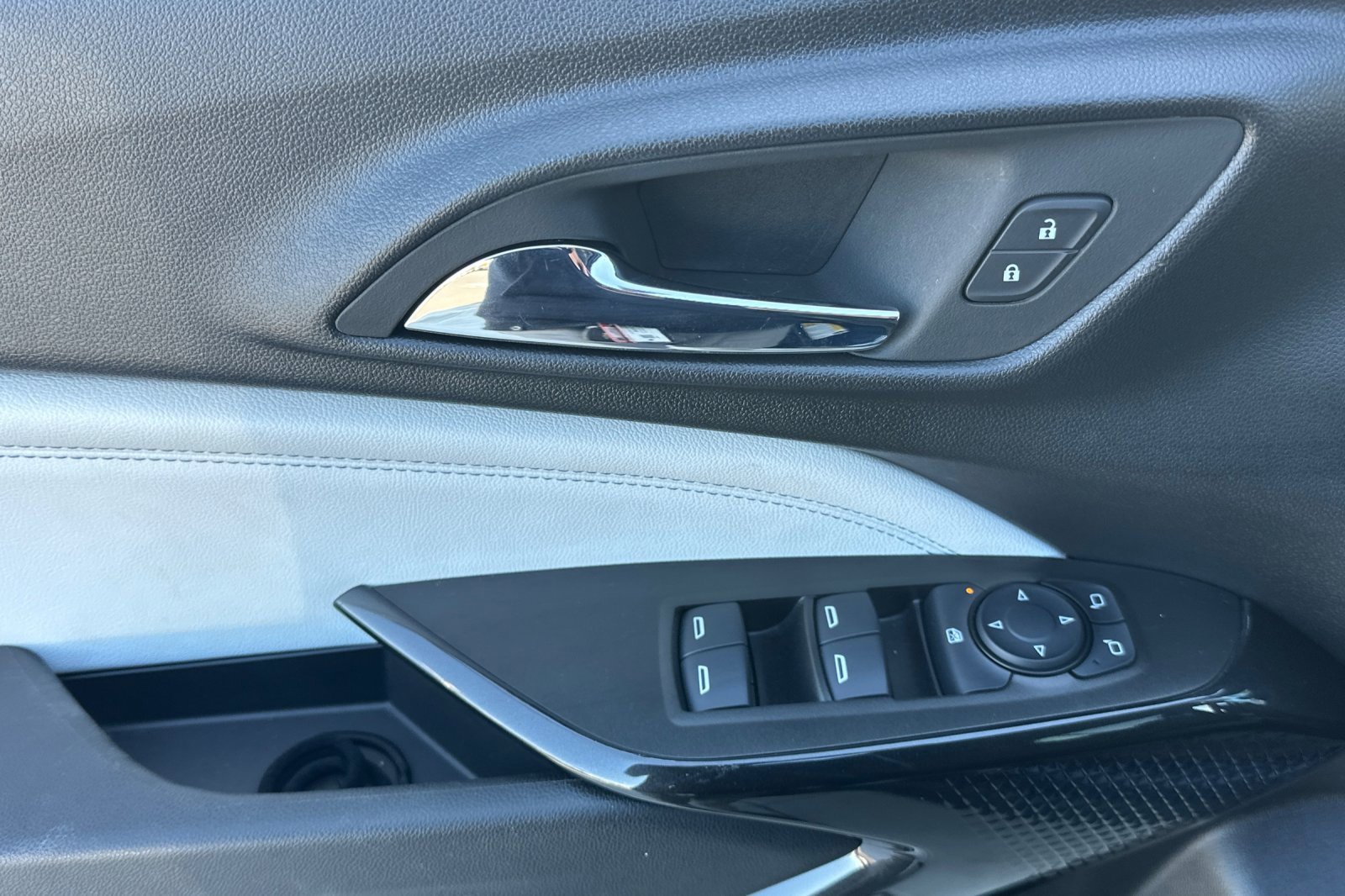 Used 2024 Chevrolet Trax LT image 12