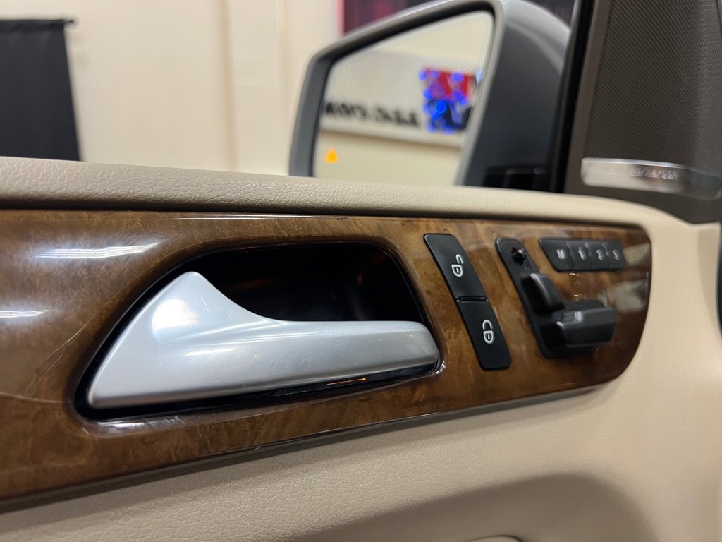 Used 2015 Mercedes-Benz GL 550 4MATIC image 27