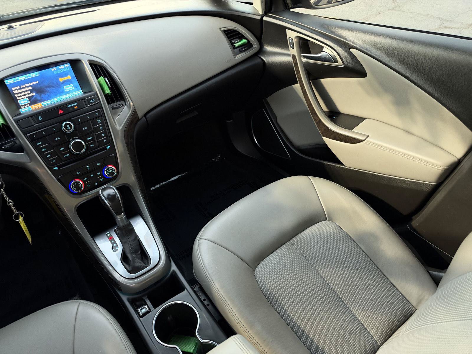 Used 2014 Buick Verano FWD image 32